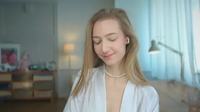 Snapshot of solar_bella chatting on 02/27/25, 10:37 solar bella online show from 02/27/25, 10:37