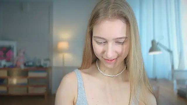 Snapshot of solar_bella chatting on 03/15/25, 07:42 solar bella online show from 03/15/25, 07:42