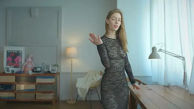 Snapshot of solar_bella chatting on 03/15/25, 10:46 solar bella online show from 03/15/25, 10:46