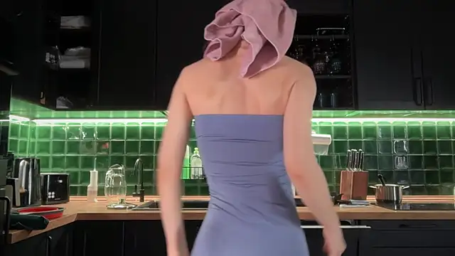 Snapshot of solar_bella chatting on 02/08/26, 04:27 solar bella online show from 02/08/26, 04:27