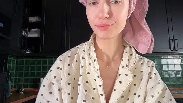 Snapshot of solar_bella chatting on 02/12/26, 04:29 solar bella online show from 02/12/26, 04:29