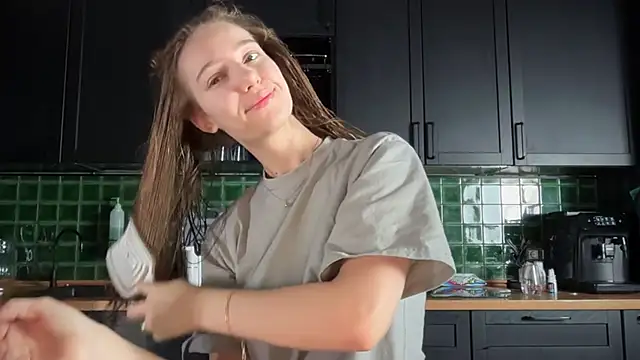 Snapshot of solar_bella chatting on 02/26/26, 04:33 solar bella online show from 02/26/26, 04:33