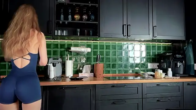 Snapshot of solar_bella chatting on 02/27/26, 03:06 solar bella online show from 02/27/26, 03:06