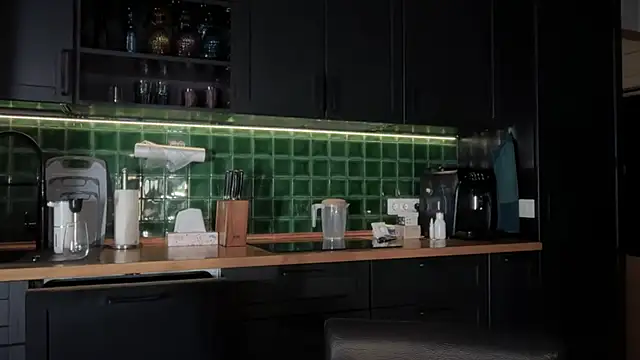 Snapshot of solar_bella chatting on 03/01/26, 04:25 solar bella online show from 03/01/26, 04:25