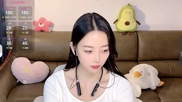 Yilin1999 online show from 12/29/24, 11:40