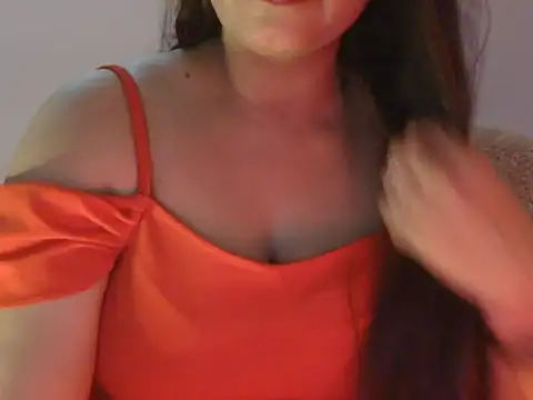 Snapshot of diva-22 chatting on 06/19/26, 02:43 diva-22 online show from 06/19/26, 02:43