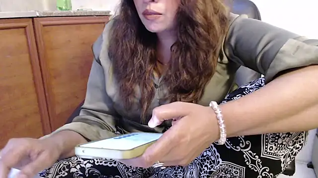 Snapshot of pareeti chatting on 10/03/25, 11:02 pareeti online show from 10/03/25, 11:02