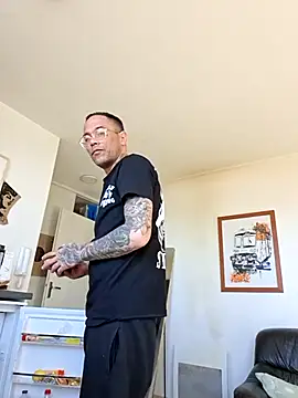 mileflav0r online show from 04/09/26, 07:58