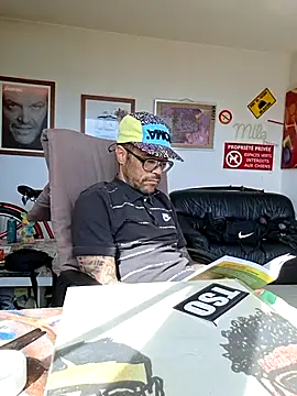 mileflav0r online show from 05/23/26, 08:18