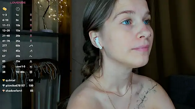 Snapshot of LinaCristonsen chatting on 12/08/24, 05:11 LinaCristonsen online show from 12/08/24, 05:11