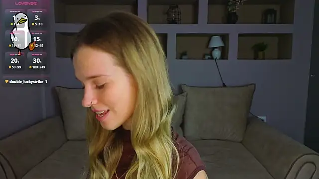 Snapshot of LinaCristonsen chatting on 10/05/25, 03:10 LinaCristonsen online show from 10/05/25, 03:10