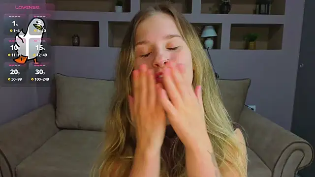 Snapshot of LinaCristonsen chatting on 10/09/25, 04:49 LinaCristonsen online show from 10/09/25, 04:49