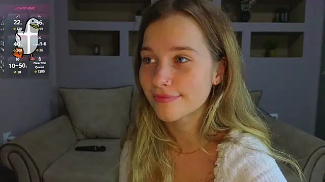 Snapshot of LinaCristonsen chatting on 10/19/25, 05:24 LinaCristonsen online show from 10/19/25, 05:24