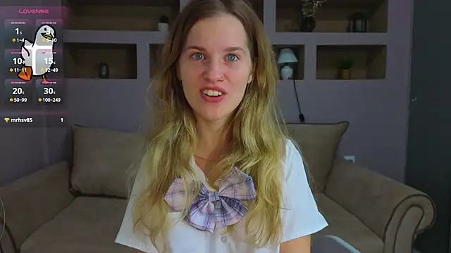 Snapshot of LinaCristonsen chatting on 10/25/25, 02:24 LinaCristonsen online show from 10/25/25, 02:24