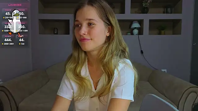 Snapshot of LinaCristonsen chatting on 10/26/25, 03:29 LinaCristonsen online show from 10/26/25, 03:29