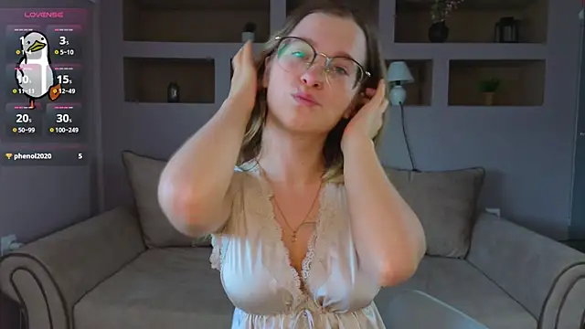 Snapshot of LinaCristonsen chatting on 10/29/25, 01:35 LinaCristonsen online show from 10/29/25, 01:35