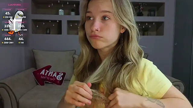 Snapshot of LinaCristonsen chatting on 11/30/25, 04:00 LinaCristonsen online show from 11/30/25, 04:00