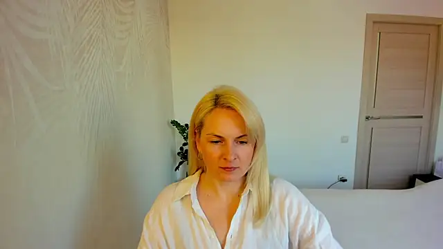 Snapshot of Alicee_Gracee chatting on 03/25/26, 12:33 Alicee Gracee online show from 03/25/26, 12:33