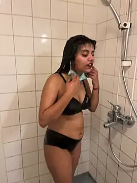 Snapshot of ScarletAss chatting on 01/01/25, 06:27 ScarletAss online show from 01/01/25, 06:27