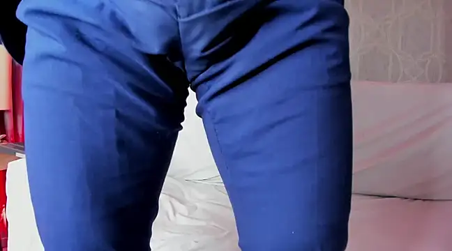 Snapshot of Lucii_fer_ chatting on 02/11/25, 11:43 Lucii fer online show from 02/11/25, 11:43