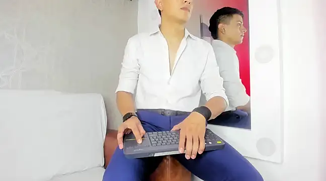 Snapshot of Lucii_fer_ chatting on 02/18/25, 11:11 Lucii fer online show from 02/18/25, 11:11