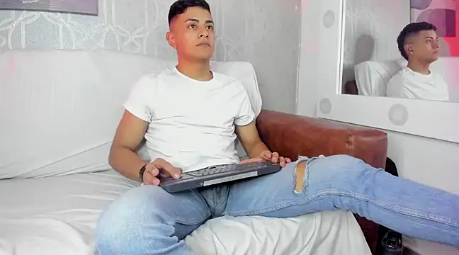 Snapshot of Lucii_fer_ chatting on 02/23/25, 02:46 Lucii fer online show from 02/23/25, 02:46