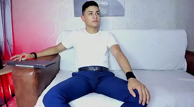 Snapshot of Lucii_fer_ chatting on 02/28/25, 11:25 Lucii fer online show from 02/28/25, 11:25