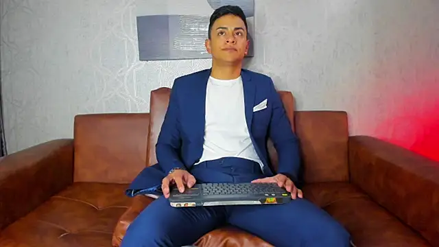 Snapshot of Lucii_fer_ chatting on 09/15/25, 11:54 Lucii fer online show from 09/15/25, 11:54