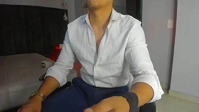 Snapshot of Lucii_fer_ chatting on 11/05/25, 11:43 Lucii fer online show from 11/05/25, 11:43