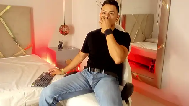 Snapshot of Lucii_fer_ chatting on 11/15/25, 11:40 Lucii fer online show from 11/15/25, 11:40