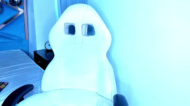 Snapshot of Lucii_fer_ chatting on 11/25/25, 11:32 Lucii fer online show from 11/25/25, 11:32