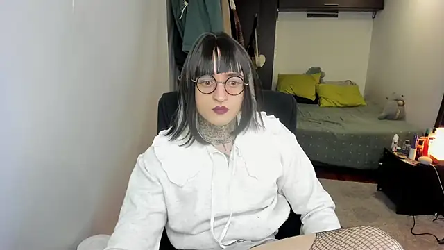 ShiiraVelkor online show from 11/24/25, 09:36