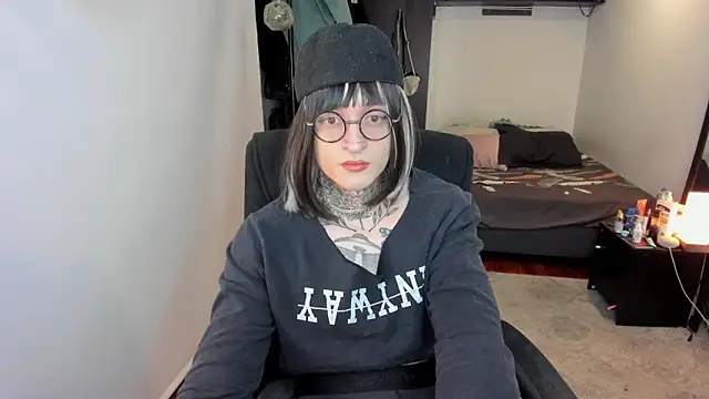 ShiiraVelkor online show from 12/23/25, 09:40