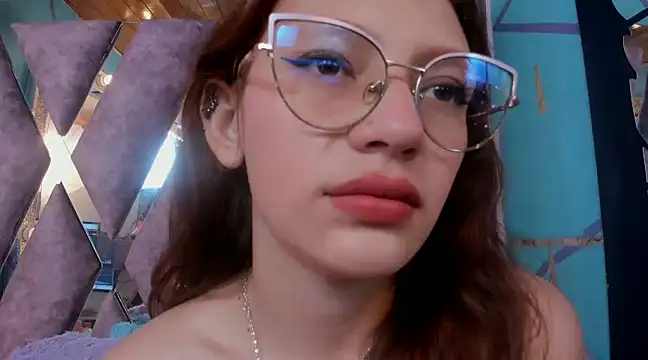 Snapshot of LARICSABLUE chatting on 02/18/25, 03:42 LARICSABLUE online show from 02/18/25, 03:42