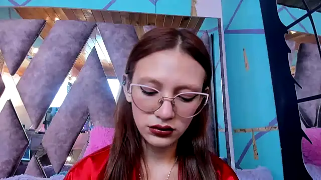 Snapshot of LARICSABLUE chatting on 03/08/25, 06:47 LARICSABLUE online show from 03/08/25, 06:47