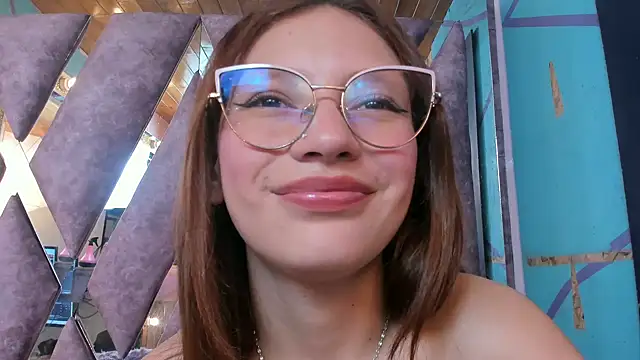 Snapshot of LARICSABLUE chatting on 03/12/25, 08:20 LARICSABLUE online show from 03/12/25, 08:20