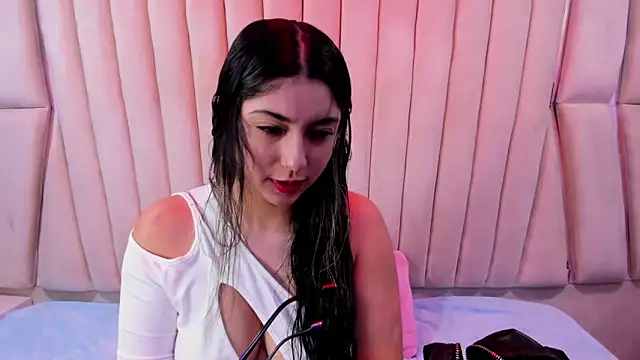 Lucy Anall  online show from 12/16/25, 10:26