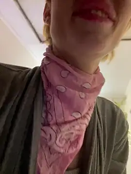 Snapshot of Kamila151 chatting on 02/02/25, 09:56 Kamila151 online show from 02/02/25, 09:56