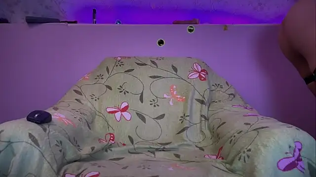 Snapshot of Kamila151 chatting on 11/21/25, 01:37 Kamila151 online show from 11/21/25, 01:37