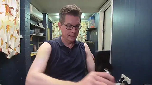 tilobinder online show from 10/25/25, 01:40