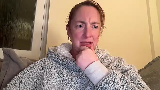 LouiseTswing online show from 02/05/25, 08:57