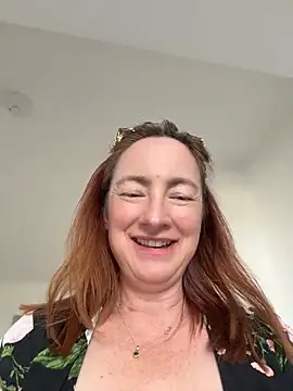 LouiseTswing online show from 06/09/26, 02:50