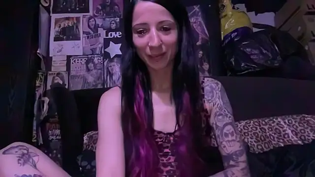 Snapshot of MissMidnightUK chatting on 11/04/25, 11:59 MissMidnightUK online show from 11/04/25, 11:59