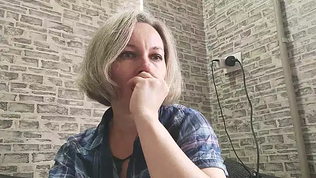 Snapshot of EdithManning chatting on 01/09/25, 09:37 EdithManning online show from 01/09/25, 09:37