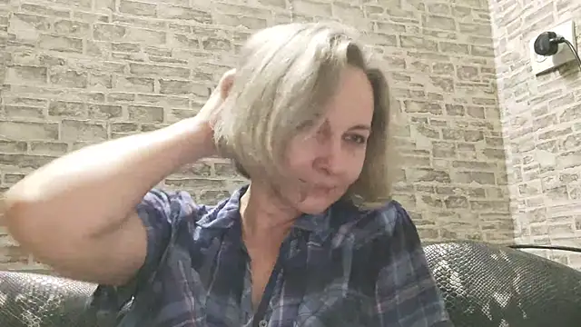 Snapshot of EdithManning chatting on 01/09/25, 09:16 EdithManning online show from 01/09/25, 09:16