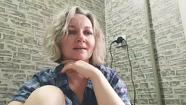 Snapshot of EdithManning chatting on 01/13/25, 07:32 EdithManning online show from 01/13/25, 07:32