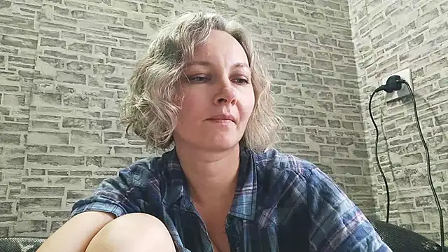 Snapshot of EdithManning chatting on 01/13/25, 10:58 EdithManning online show from 01/13/25, 10:58