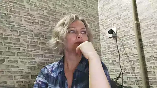 Snapshot of EdithManning chatting on 01/13/25, 02:11 EdithManning online show from 01/13/25, 02:11