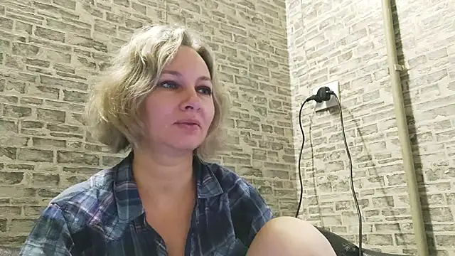 Snapshot of EdithManning chatting on 01/14/25, 06:02 EdithManning online show from 01/14/25, 06:02