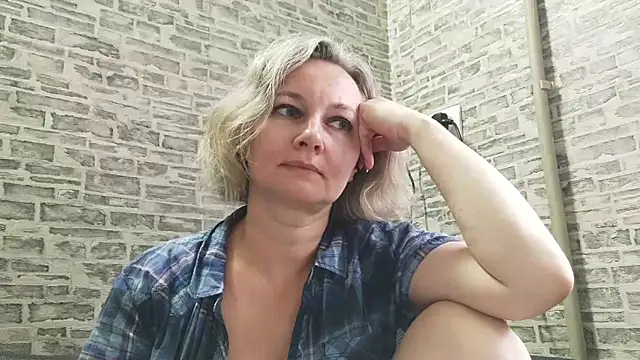 Snapshot of EdithManning chatting on 01/14/25, 09:13 EdithManning online show from 01/14/25, 09:13